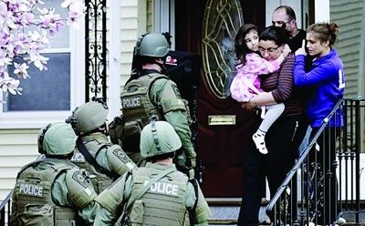 斯诺登找工作谋生 揭斯诺登打的离开机场去向