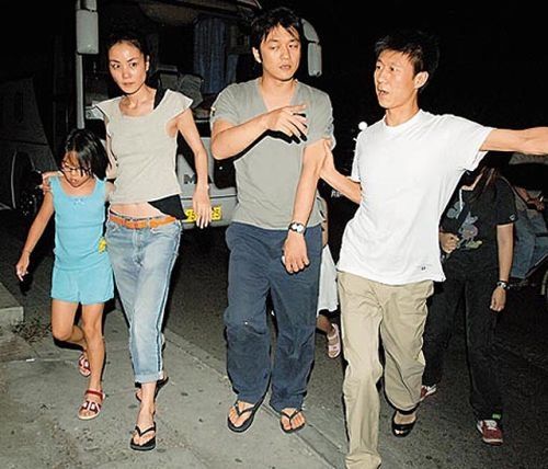 王菲李亚鹏结婚八周年 那英调侃:难熬
