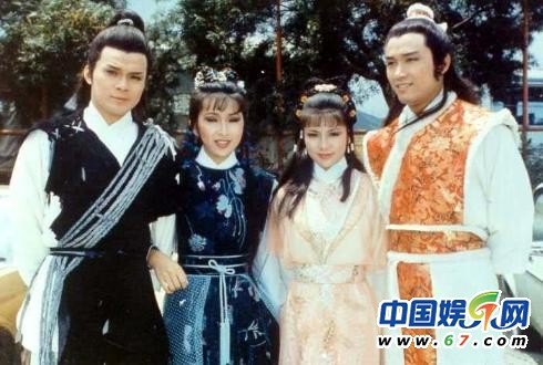 83版《射雕》幕后花絮照曝光 郭靖戴近视镜黄