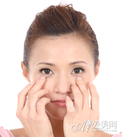 <em>女人衰老</em>先老眼 6个护眼贴士让<em>眼睛</em>亮起来【5