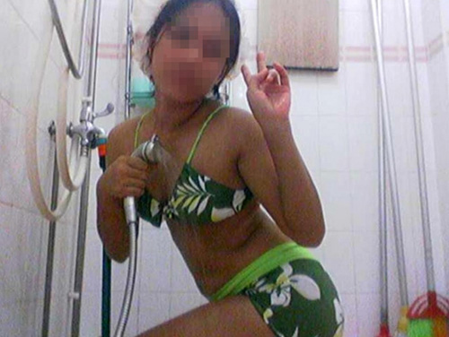 印尼<em>女佣</em>偷穿华人女雇主<em>内衣</em>拍照 网交600男友