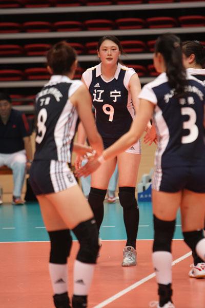 大梅,刘亚男齐发威 辽宁女排胜四川取得开门红