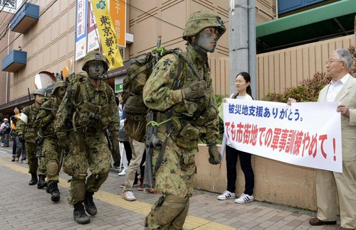 日本自卫队员用微型相机偷拍女性裙底被逮捕