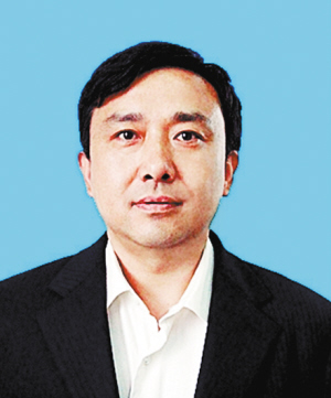 历任共青团昆明市委副书记,嵩明县委副书记,纪委书记,县长,县委书记