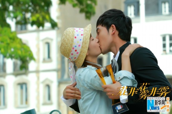 《花非花雾非雾》热播 李晟张睿甜蜜吻戏大盘