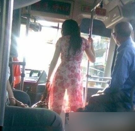 全国大范围持续高温+美女清凉出街肉比衣服多