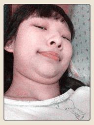 韩国少女多角度玩自拍