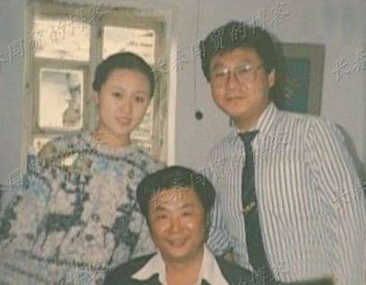 范伟与妻子结婚照曝光夫妻恩爱25年有秘诀