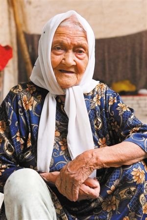 新疆127岁老人将成世界最长寿者 经历了三个世