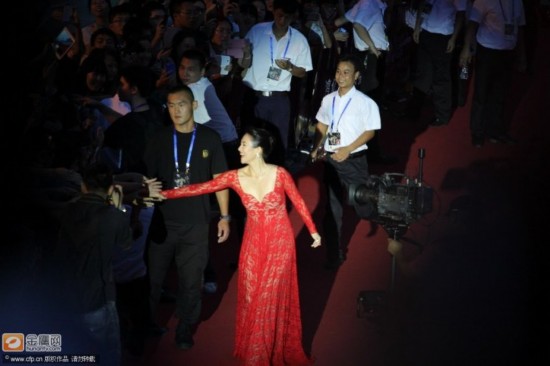 章子怡豪放露乳沟秀性感身姿(高清组图)