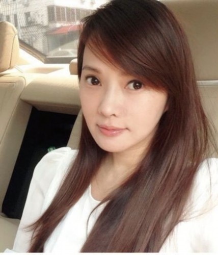 �����ܾ�������Լ������ Ů��ģ����Ӧ