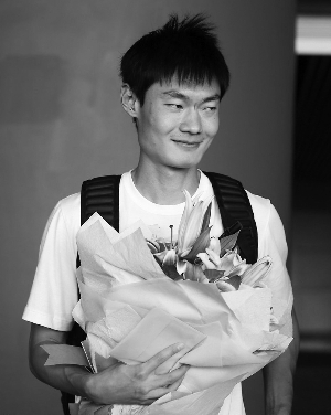 张培萌回京机场的接机盛况 吓一跳