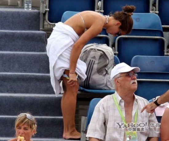 爆乳打炮摸下体 疯狂球迷颠起来神马都<em>干</em>得出