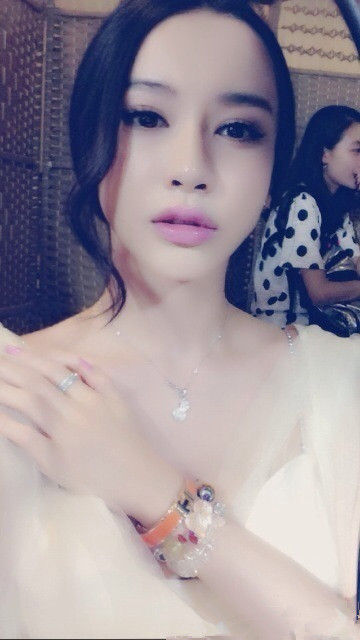 潘霜霜疑整容变angelababy 让人崩溃的明星撞脸