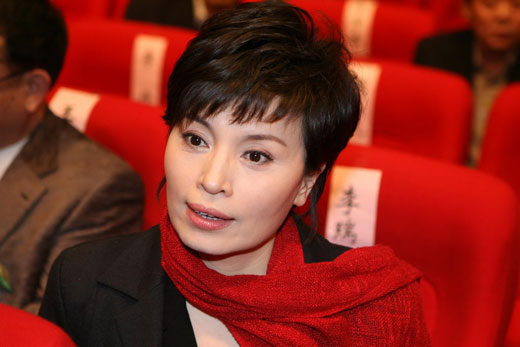 李瑞英靠啥成名上位 曝 新闻联播 紧急情况经历