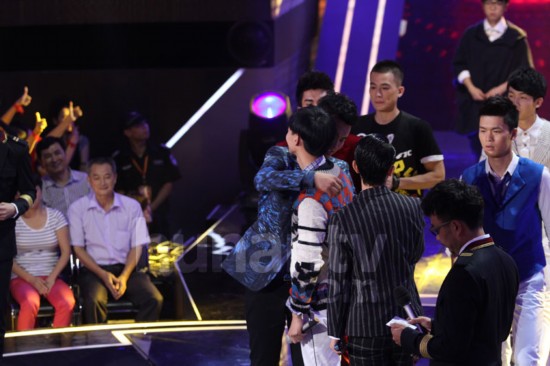 左立终极PK不敌饶威遭淘汰 送白举纲晋级全国