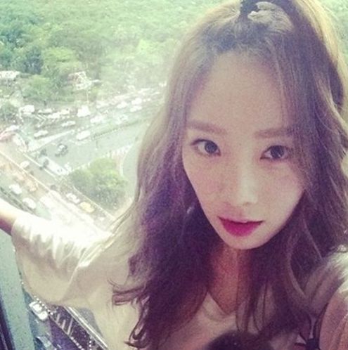 韩国<em>少女时代泰妍</em>秀苹果头 童颜萌哭众粉丝-