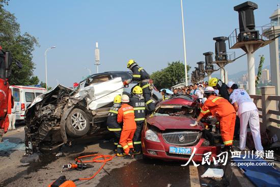 宜宾发生惨烈<em>车祸</em> 宝马连撞两车致4人死亡【4