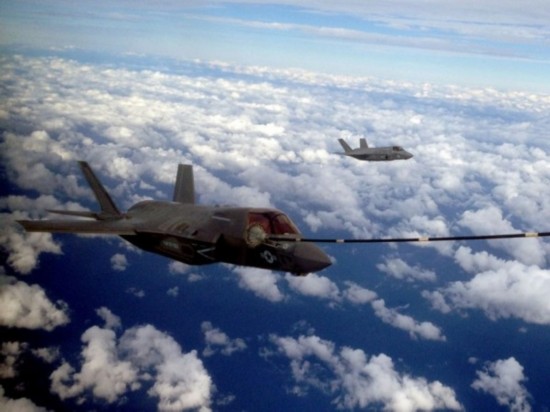 试飞员:歼20战机采用软管加油 技术更成熟(组图