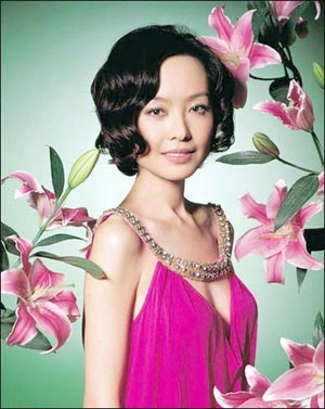 郭晶晶<em>平胸</em>萧淑慎<em>变</em>奶妈 玩性感玩成杯具女星