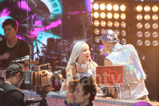 快男7进6上演车轮PK战 欧豪与陶晶莹贴身互动