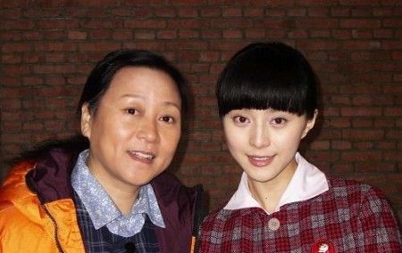 范冰冰巩新亮素颜像凤姐 女神原来全靠粉底PS