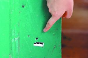 吸毒男驾车乱撞 被抓时还在车里摇头晃脑