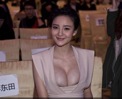 邓超穿透视网衣现身露点 女星意外走光大盘点/