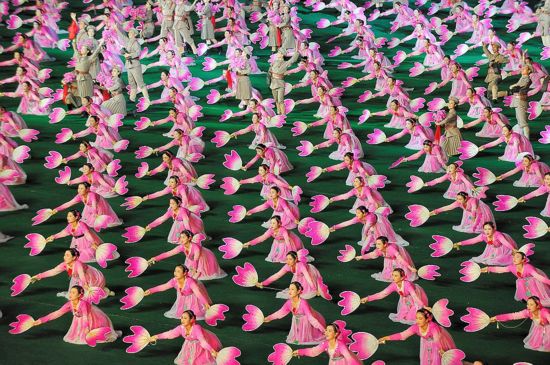 英媒刊图揭秘朝鲜 大型团体操引惊叹