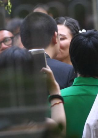 王朔缺席女儿大婚 两人情投意合低调行事尽显奢华(组图)