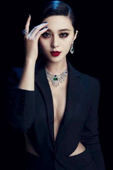 ��TOP.04����������ƾ���䲻��������Ӱ�������Ŵ�������ϯ���ʵ�Ӱ�ڼ�����ʱװ�ܣ�������װ���ɺ�װ�������������������������ȫ���ޣ����й�Ů���˵�Ψһ�ܳ�������2013�꣬���������ݺ������Ӱ��������3�������ܹ�ע��ͬ��4��һ�ٶ�ø���˹�й����˰�