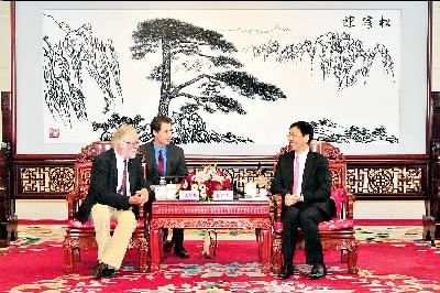 曹建明会见根特大学校长