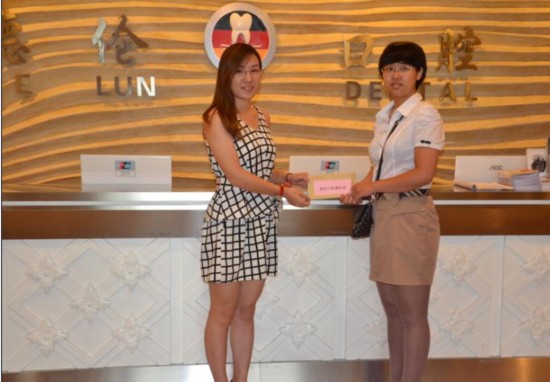 孝女董云带母上学姐姐广州求职被德伦口腔医