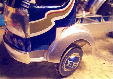 [组图]低碳环保!牛人打造易拉罐汽车 解析全过