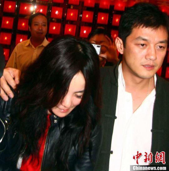 王菲李亚鹏婚姻一年前出问题 王菲专心修佛看