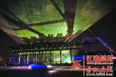 金寨路高架南端上下桥晚8点至早6点分时禁行