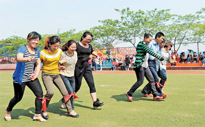 河南沁阳为单身高学历人才举办联姻运动会