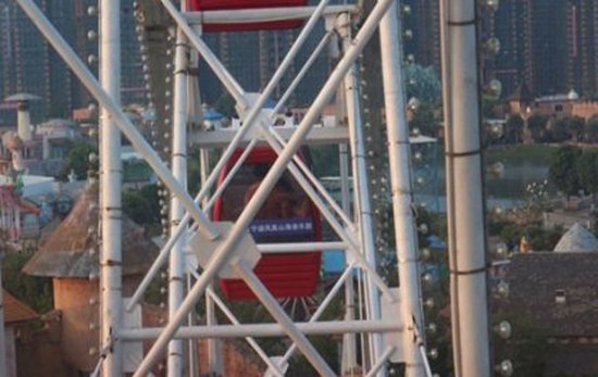 �ڵ���ģĦ���������ݻ�� ���ѳ�Ħ��(ͼ)