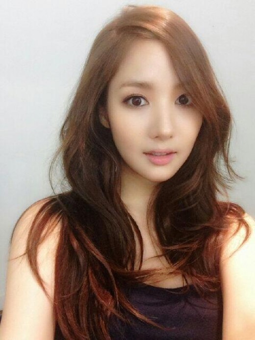 <em>少女时代</em>Sunny秀自拍吐槽无休假 揭韩星自拍照