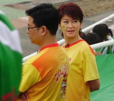 <em>白岩松</em>16岁儿子近照曝光 承接老爸热爱足球【