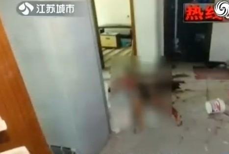 近日,一名男生因为在梦中呼唤了别的女人的名字,结果被女友连捅30多刀