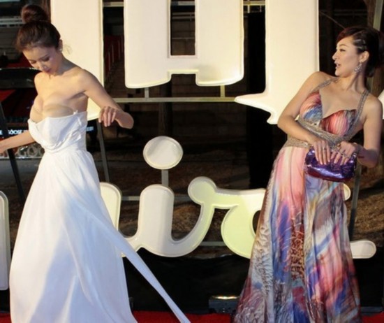 孙菲菲林志玲萧蔷+女星胸部塞垫子四处招摇(图)-