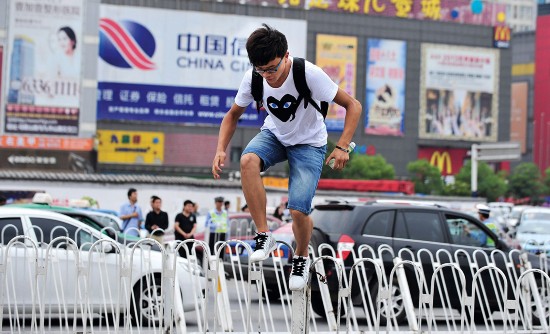 揭国人素质低下原因 该如何提高道德水平