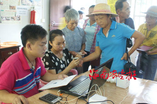 南海农场转变工作作风 深入基层服务职工