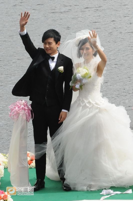 张杰谢娜结婚两周年浪漫瞬间 怀孕传闻扑朔迷离