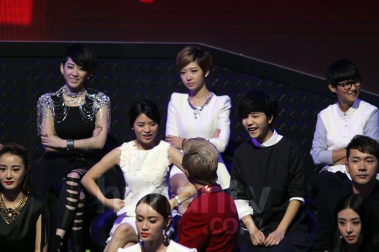 快男决赛重温芒果十年选秀 张含韵王栎鑫台下