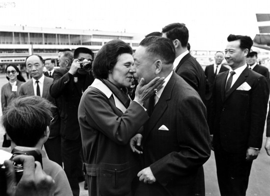 ͱӵǣ1960ɷ򼴽̤ȥİӷڻǱȻλȨص쵼ˣȻǹĳϣӰͷȻܻСǵֿȻԴʦ  ճ磬2013.8