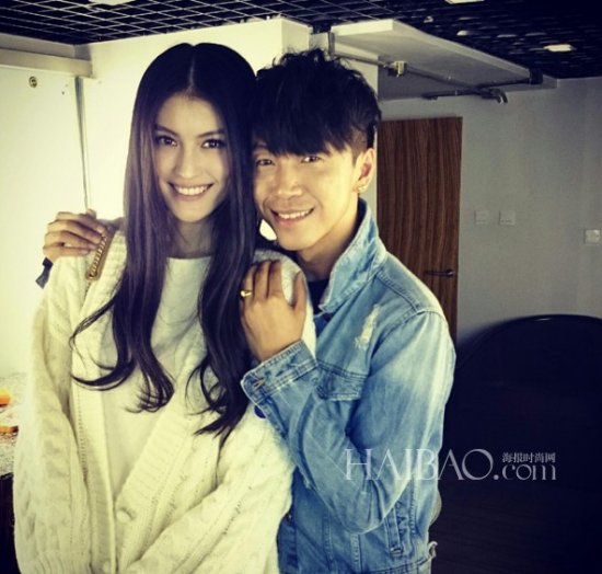 周杰伦秀腹肌小s挖鼻孔