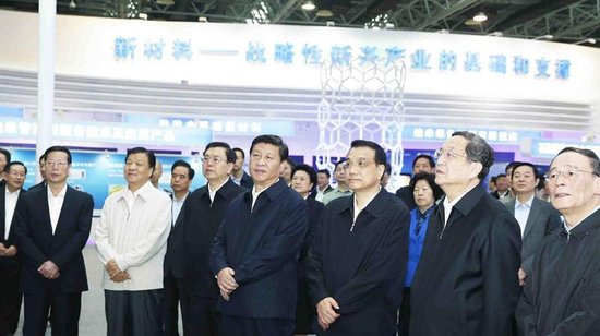 习近平等政治局<em>同志</em>到中关村集体学习