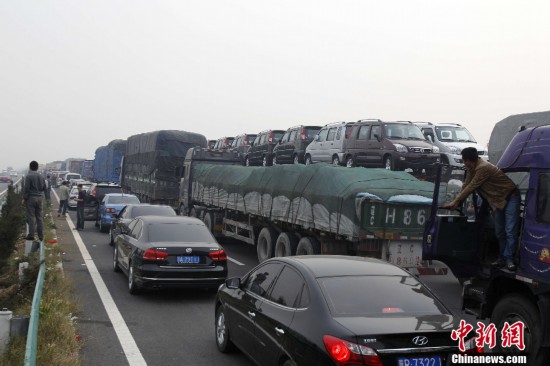 国庆放假首日高速路上 交通事故触目惊心